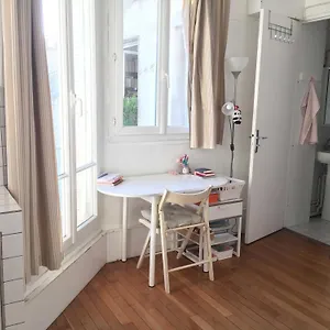 Located Flat In Saint-germain-des-prés , Parigi Francia